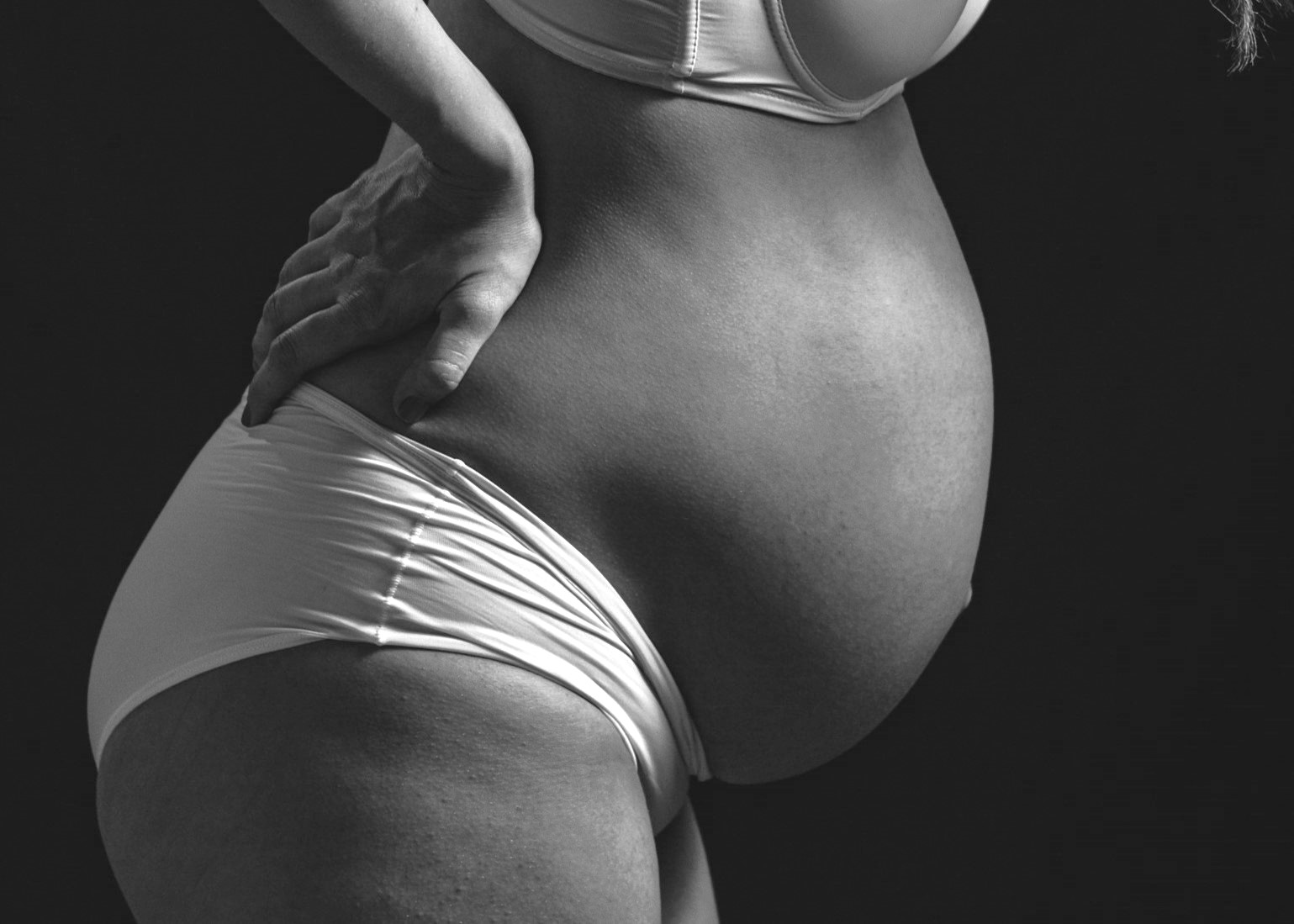 prenatal-massage-3-max-mota-0w56wlOt5zI-unsplash